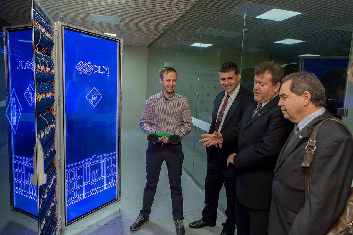 Делегация Паранского федерального технологического университета побывала в Суперкомпьютерном центре СПбПУ 