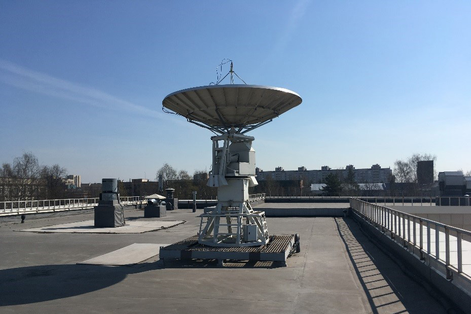 На крыше НИК установлена приемная станция На крыше НИК установлена приемная станция