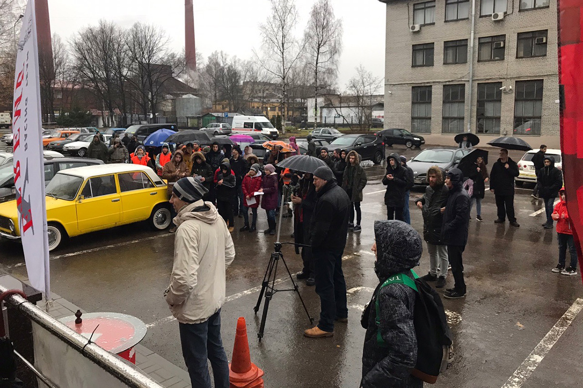 Зрители увидели виртуозные приемы вождения Зрители увидели виртуозные приемы вождения