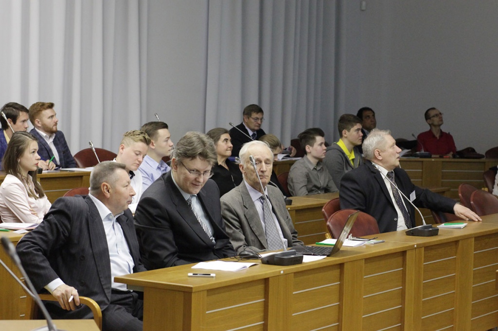 В первом ряду слева направо В.П. Шкодырев, А.А. Ефремов, Л.А. Станкевич, Г.В. Закиматов