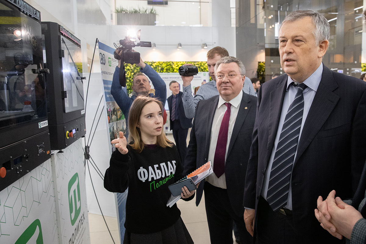 Набор цифрового оборудования, которое поставляется в школы Ленобласти, продемонстрировали представители Фаблаб Политех Набор цифрового оборудования, которое поставляется в школы Ленобласти, продемонстрировали представители Фаблаб Политех