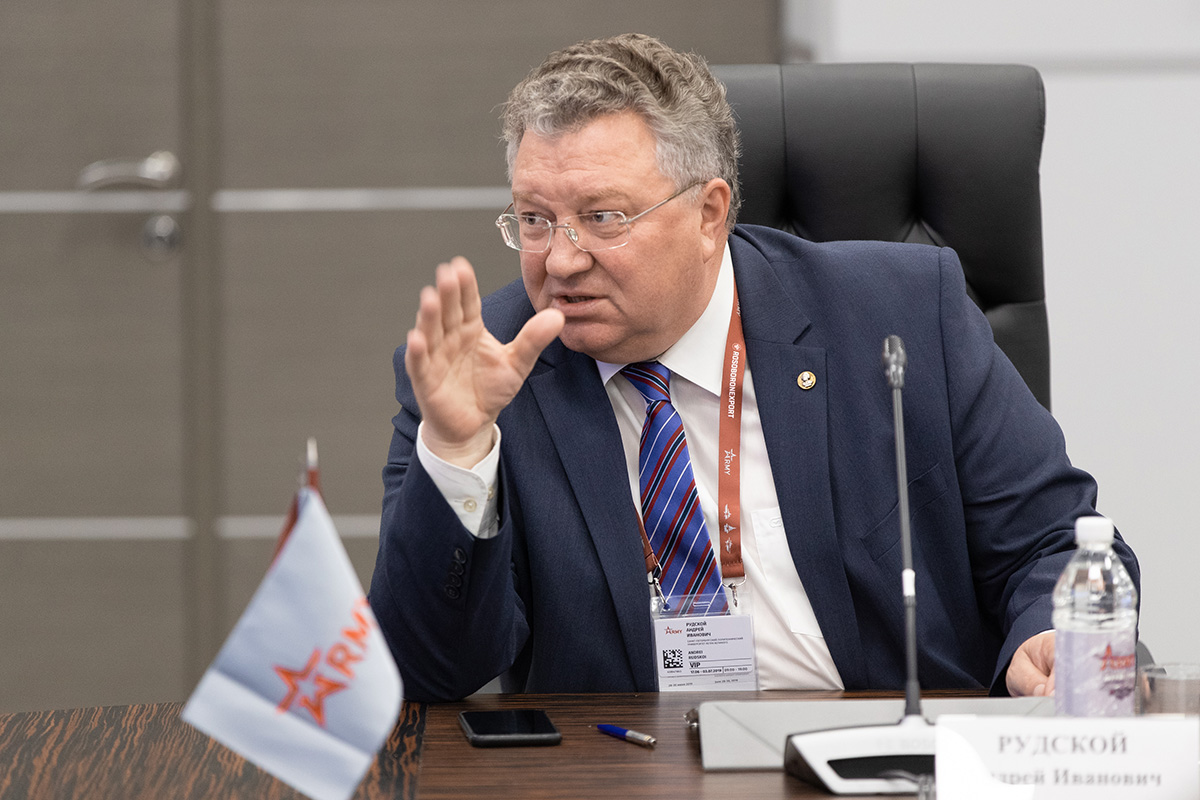Ректор СПбПУ принял участие в круглом столе, посвященном диверсификации ОПК 