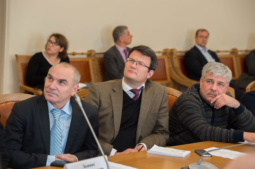 Гендиректор УК Композитный кластер Санкт-Петербурга В.Н. Зазимко слева Гендиректор УК Композитный кластер Санкт-Петербурга В.Н. Зазимко слева