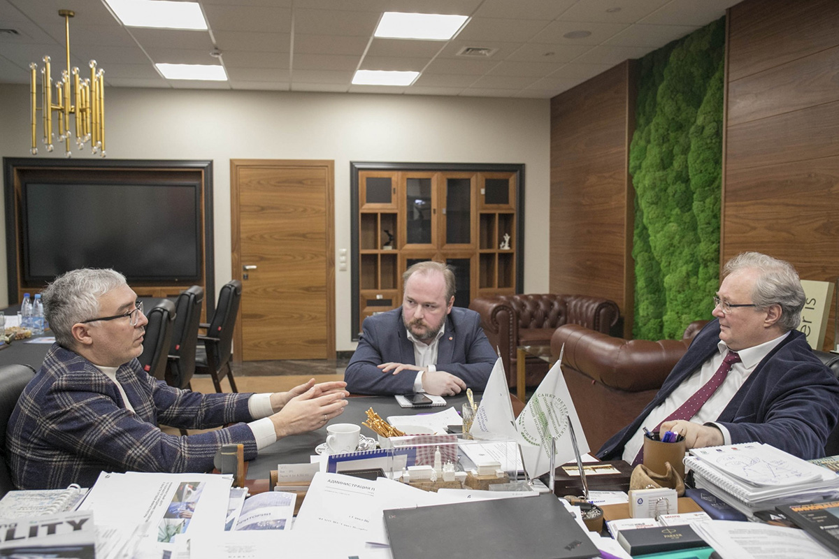 Программа визита Дмитрия ПЕСКОВА началась со встречи с Алексеем БОРОВКОВЫМ и Сергеем САЛКУЦАНОМ