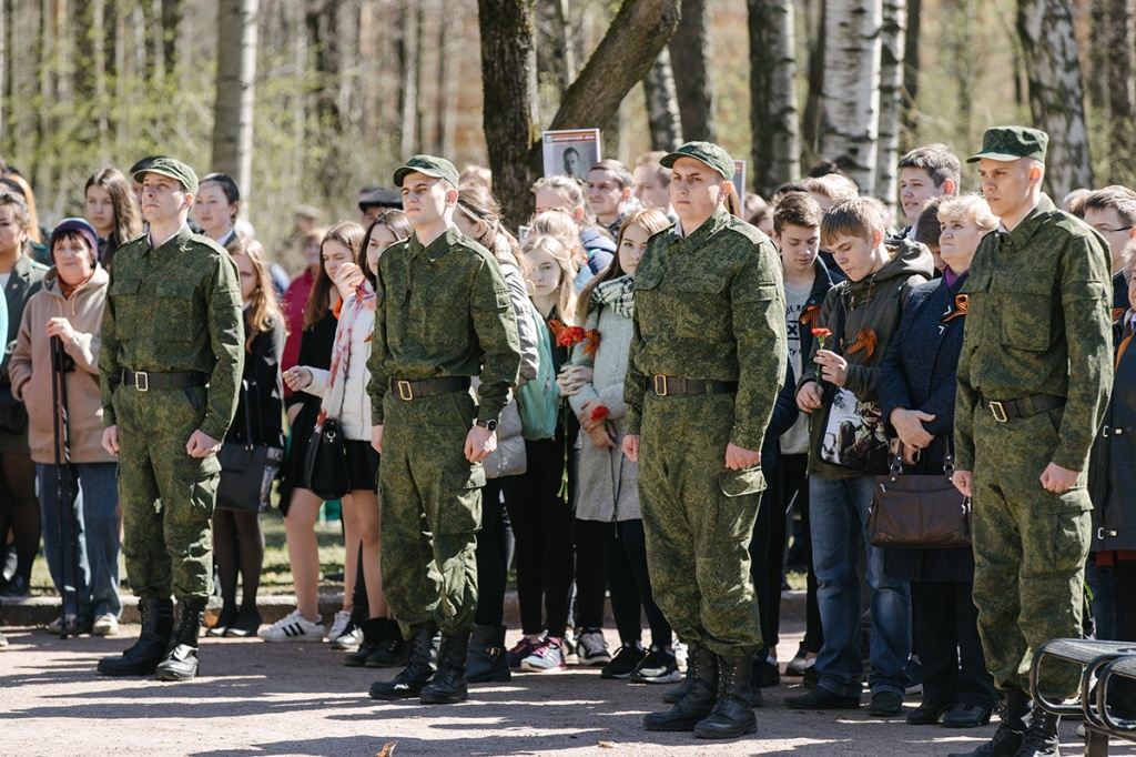 Студенты и сотрудники СПбПУ, ветераны, школьники и жители района пришли на митинг, посвященный Дню Победы Студенты и сотрудники СПбПУ, ветераны, школьники и жители района пришли на митинг, посвященный Дню Победы