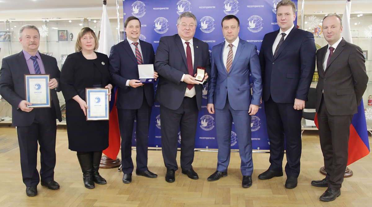 Россотрудничество наградило руководство СПбПУ памятными медалями и почетными знакам