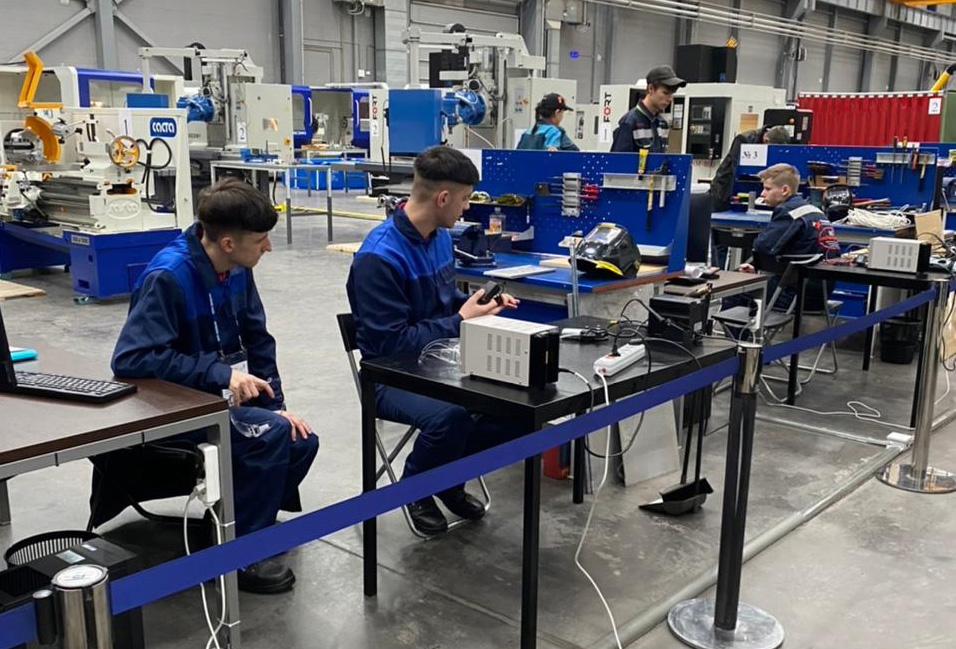 Все задания выполняются на станках российского производства 