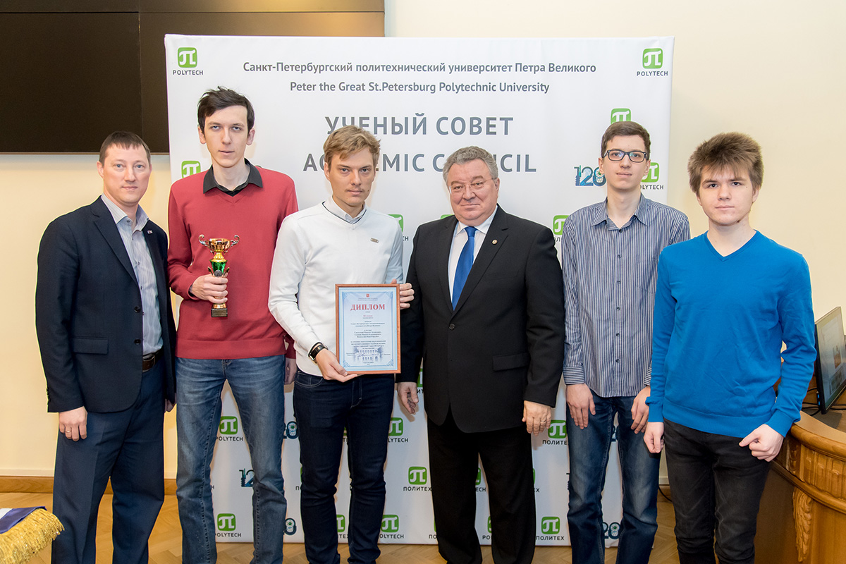 За успешное выступление на региональной предметной олимпиаде по математике наградили студентов Высшей школы прикладной математики и вычислительной физики ИПММ 