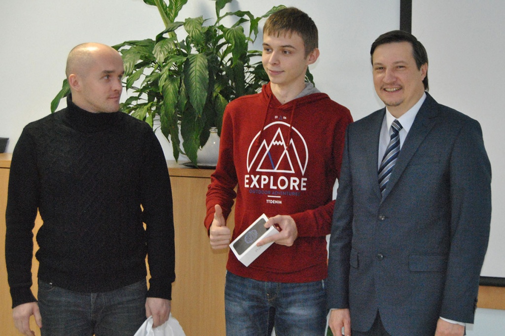 Награждение студента ИСИ СПбПУ Алексея Маричева, который занял 2-е место в Международной строительной олимпиаде ТехноНИКОЛЬ среди студентов