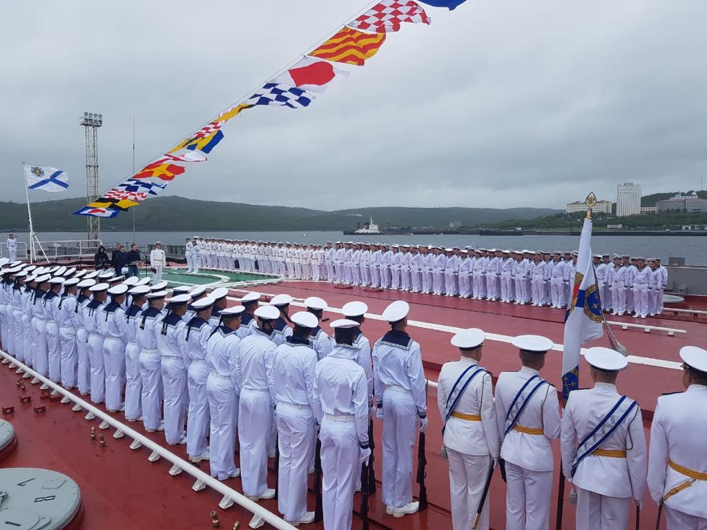 28 июля политехники поздравили экипаж крейсера «Петр Великий» с Днем военно-морского флота