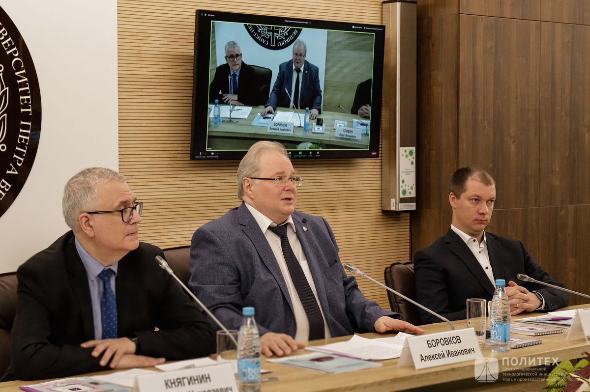 Участники пресс-конференции Участники пресс-конференции