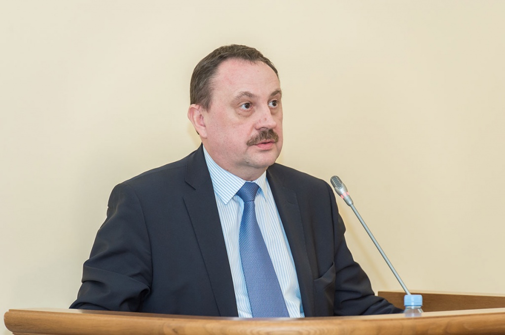 Директор Института открытого и дополнительного образования СПбПУ К.В. Евдокимов выступил с докладом о деятельности данного подразделения и его задачах на 2016 год Директор Института открытого и дополнительного образования СПбПУ К.В. Евдокимов выступил с докладом о деятельности данного подразделения и его задачах на 2016 год