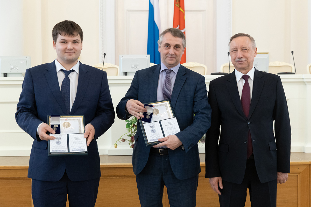 В.В.СЕРГЕЕВ и А.С. МАЙСТРО получили награды из рук врио губернатора 