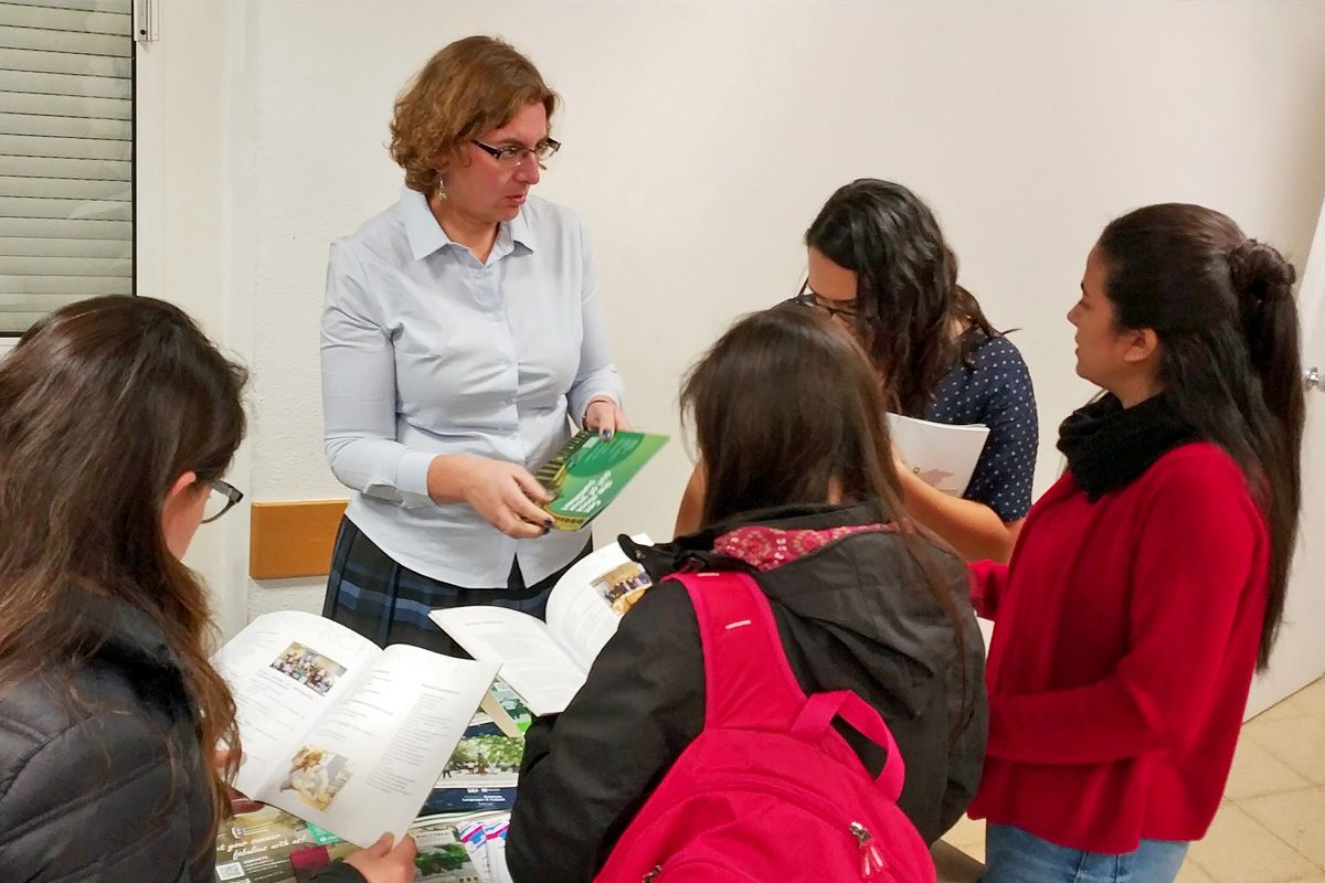 Испанские студенты задавали много вопросов о программах СПбПУ и образовании в России 