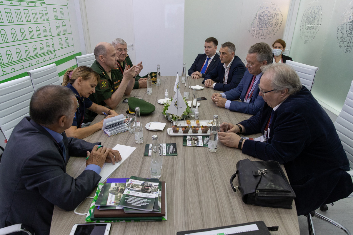 Обсуждение переподготовки военнослужащих, увольняющихся в запас, с представителями Министерства обороны РФ и Агентства по развитию человеческого капитала в СЗФО 