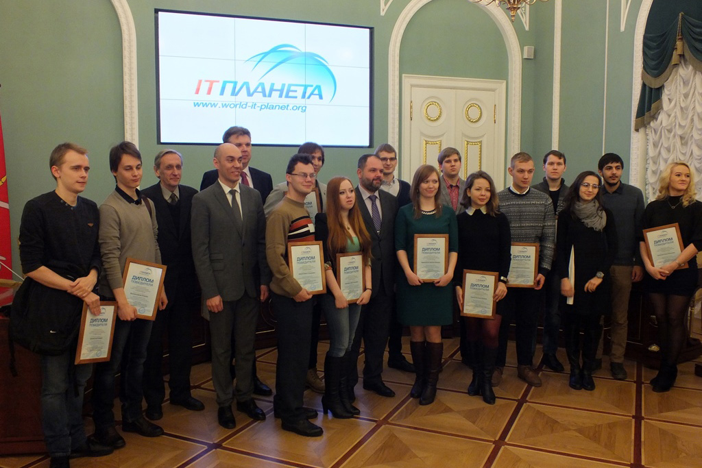 Награды победителей и призеров олимпиады IT-Планета 2015-2016 студентам Политеха вручили в Смольном Награды победителей и призеров олимпиады IT-Планета 2015-2016 студентам Политеха вручили в Смольном