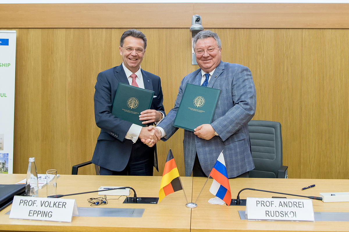 Ректор СПбПУ Андрей Рудской и Президент ЛУГ Фолькер Эппинг подписали новый договор о стратегическом партнерстве 