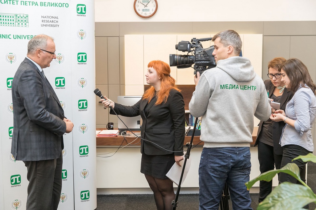 Мартин Гитзельс в интервью Медиа-центру рассказал о сотрудничестве компании SIEMENS и СПбПУ