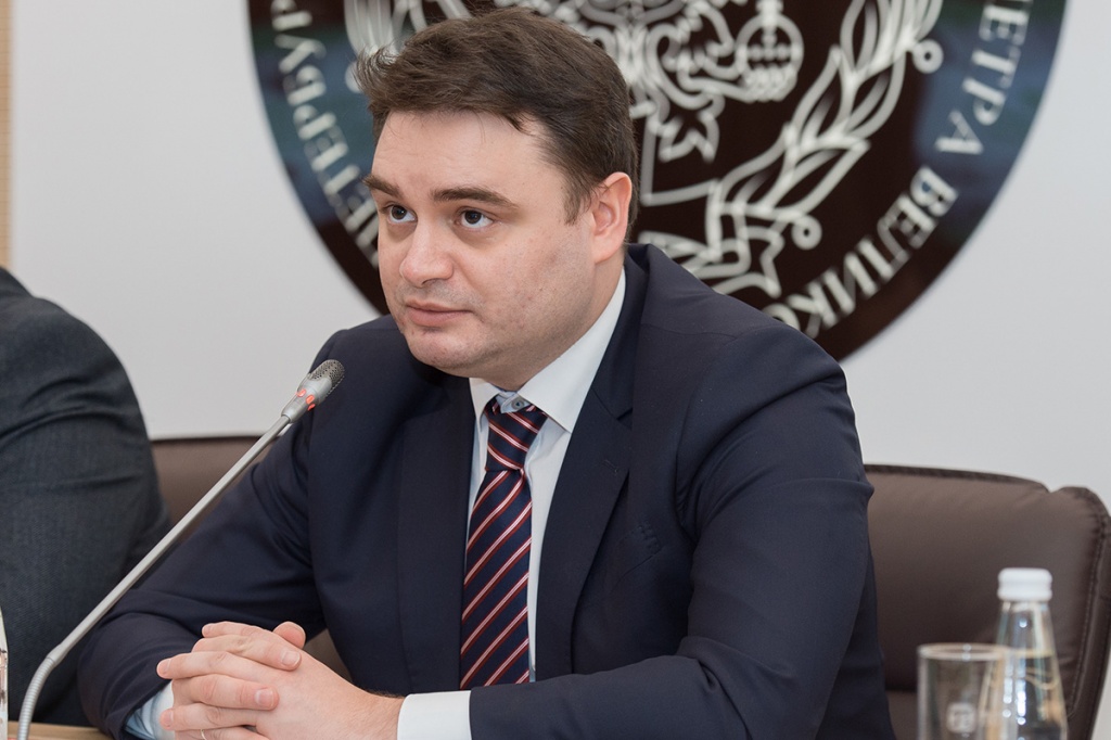 По мнению замминистра промышленности и торговли В.С. Осьмакова, именно автопром должен стать одним из генераторов проектов национального масштаба