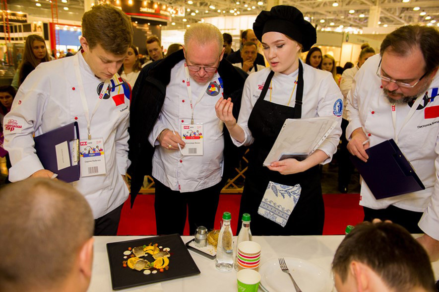 Преподаватели и выпускники ВШБиПП уже много лет являются сертифицированными экспертами по компетенциям «Поварское дело», «Кондитерское дело», «Ресторанный сервис», «Сельскохозяйственные биотехнологии»