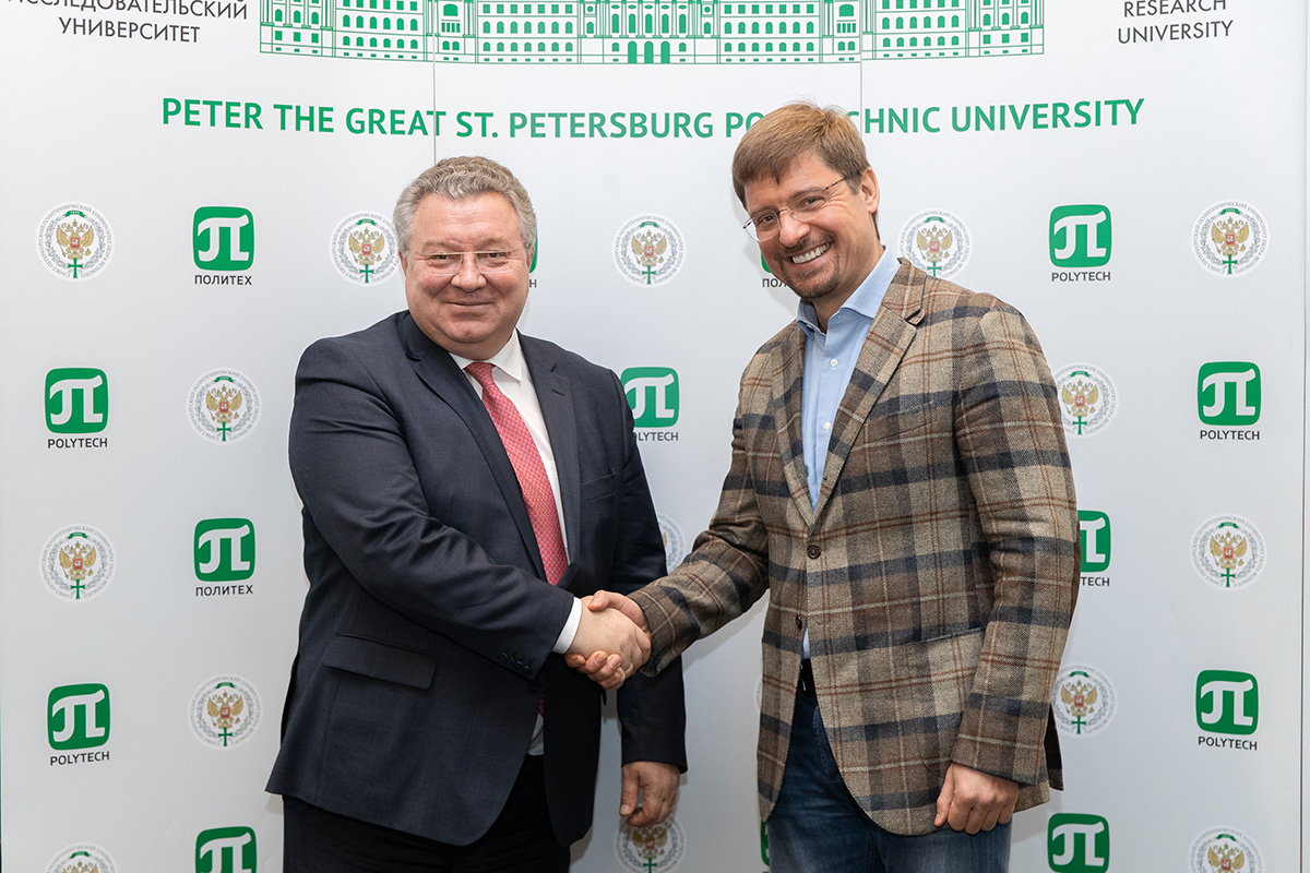 Замминистра науки и высшего образования Алексей Медведев и ректор СПбПУ Андрей Рудской