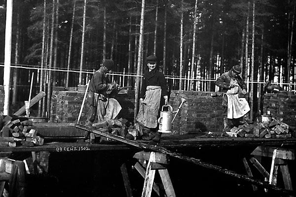 Расчистка участка, подготовка фундаментов и кладка стен. 1900-1904 Расчистка участка, подготовка фундаментов и кладка стен. 1900-1904