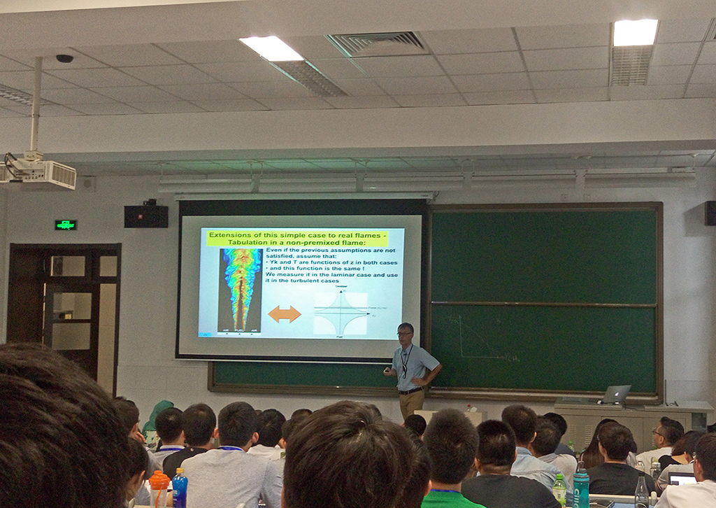 Лекции по моделированию турбулентного горения читал профессор Thierry Poinsot