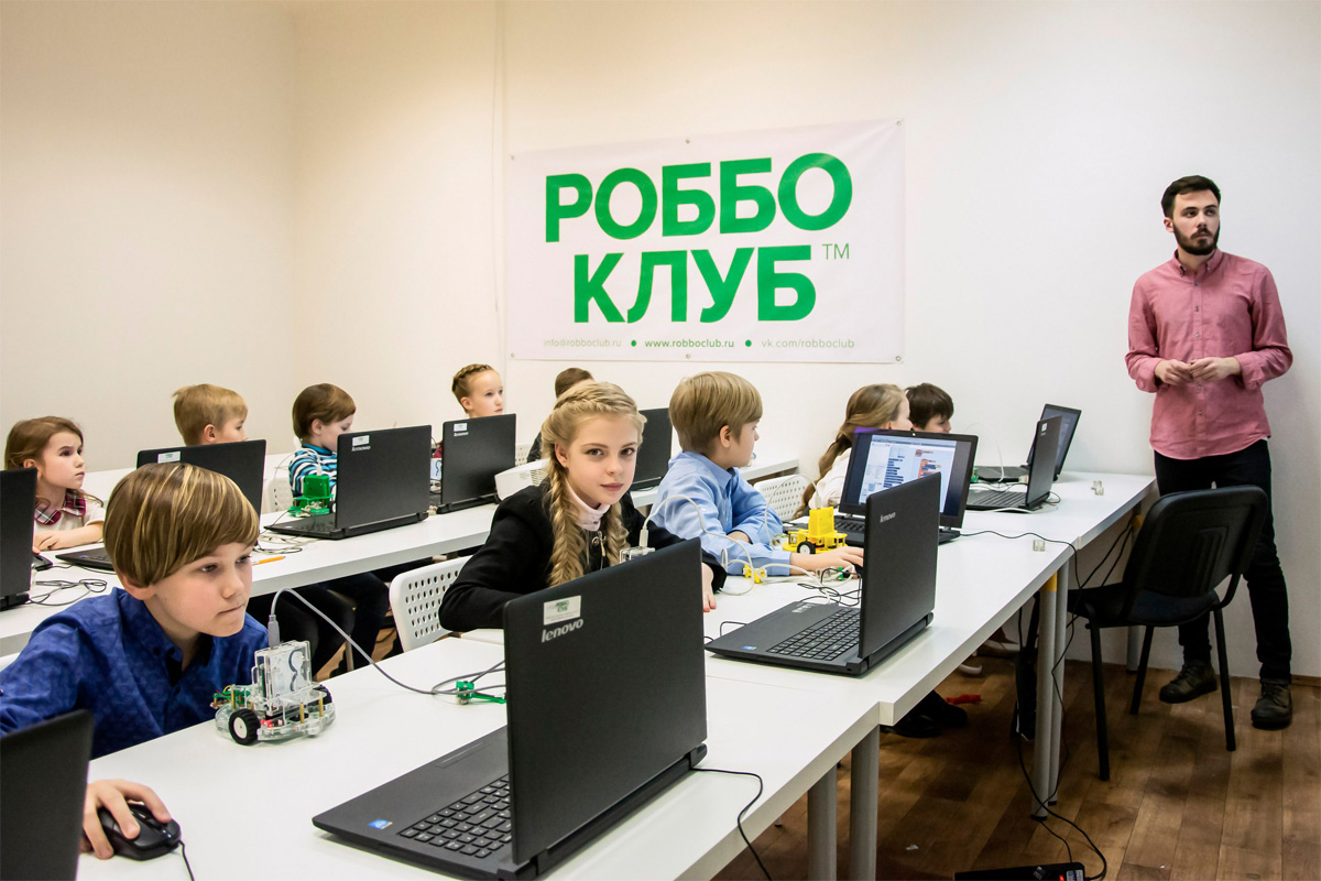 В рамках проекта POETA СПбПУ совместно с партнерами создает уникальную образовательную платформу для детей. Фото: АО «Роббо»