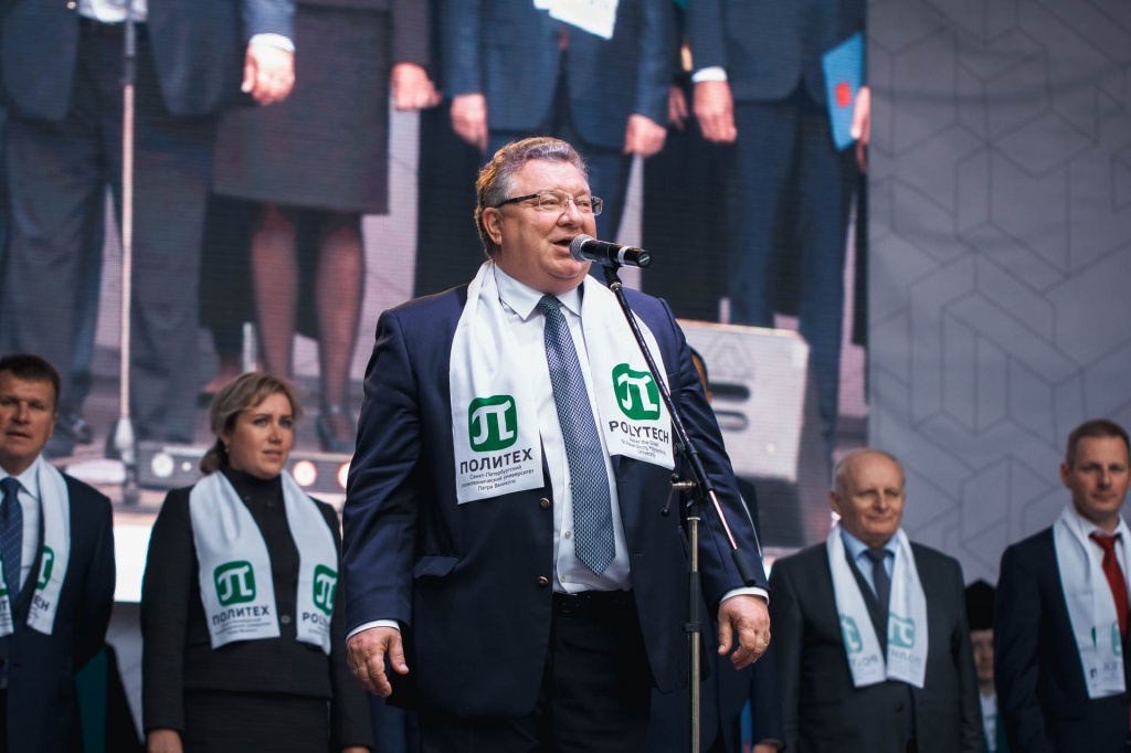 Андрей Иванович Рудской выступил с речью на линейке в честь 1 сентября