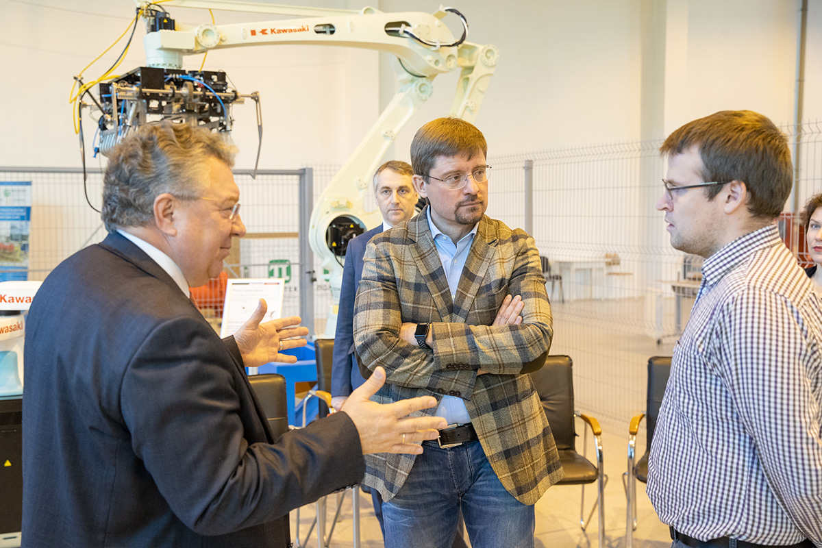 Андрей Рудской пояснил, что Политех расширяет взаимодействие с японскими компаниями Kawasaki, Toyota, Nissan 