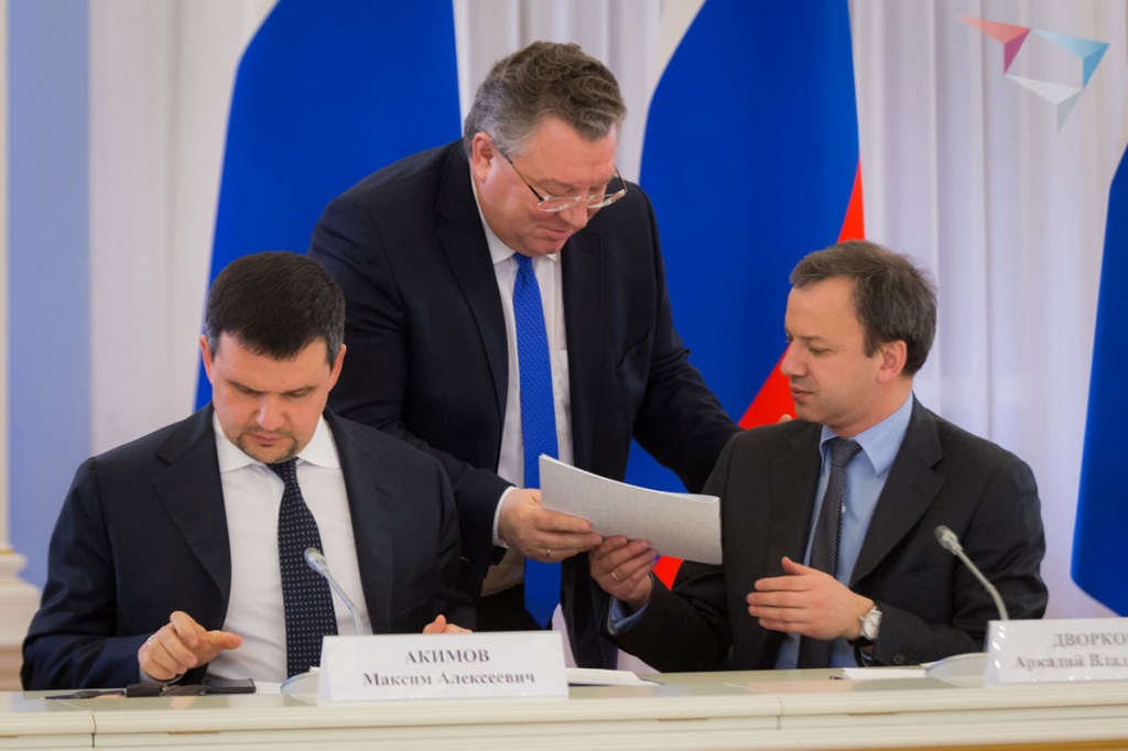 Слева направо - первый замруководителя аппарата Правительства РФ М.А. Акимов, ректор СПбПУ А.И. Рудской, зампредседателя Правительства РФ А.В. Дворкович Слева направо - первый замруководителя аппарата Правительства РФ М.А. Акимов, ректор СПбПУ А.И. Рудской, зампредседателя Правительства РФ А.В. Дворкович