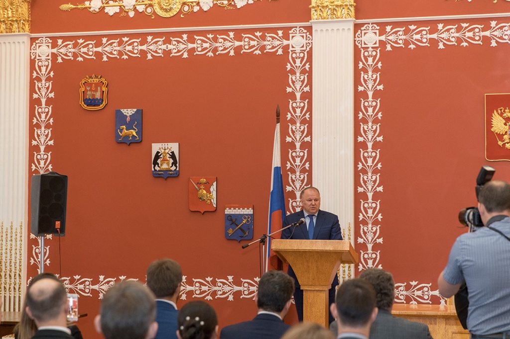 Победителей конкурса поздравил полпред Президента РФ в СЗФО Н.Н. Цуканов Победителей конкурса поздравил полпред Президента РФ в СЗФО Н.Н. Цуканов