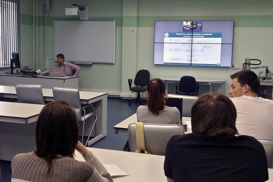 Учебный процесс построен на самостоятельной практической работе студентов и на использовании интерактивных (дистанционных) технологий обучения Учебный процесс построен на самостоятельной практической работе студентов и на использовании интерактивных (дистанционных) технологий обучения