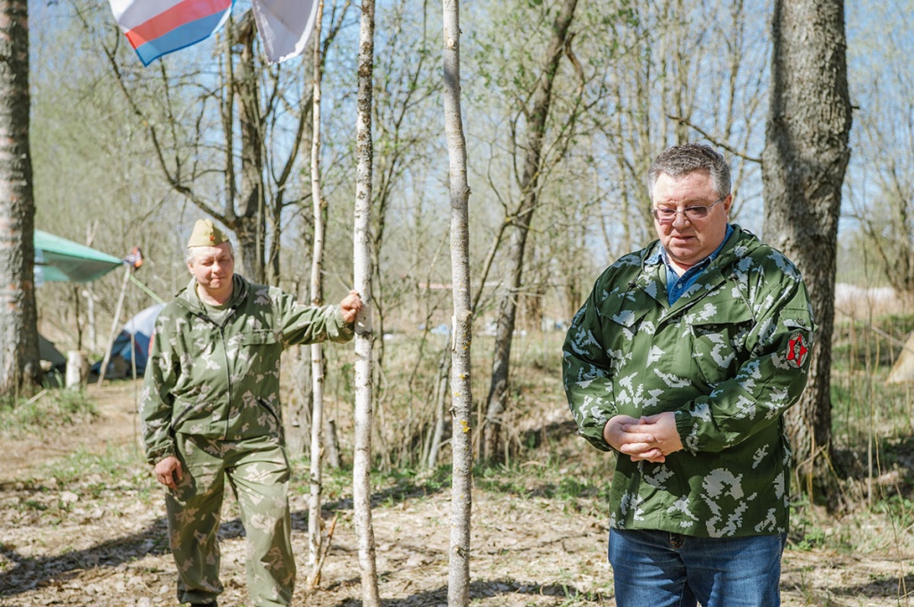 Напоследок ректор обратился к поисковикам с просьбой передать традиции, патриотизм и такое состояние сердца их детям, чтобы память действительно была вечной