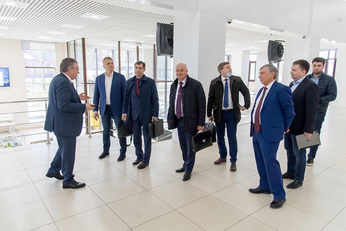 В Политехе побывали с рабочим визитом представители Госкорпорации «Роскосмос» и ее ведущего материаловедческого предприятия АО «Композит» В Политехе побывали с рабочим визитом представители Госкорпорации «Роскосмос» и ее ведущего материаловедческого предприятия АО «Композит»