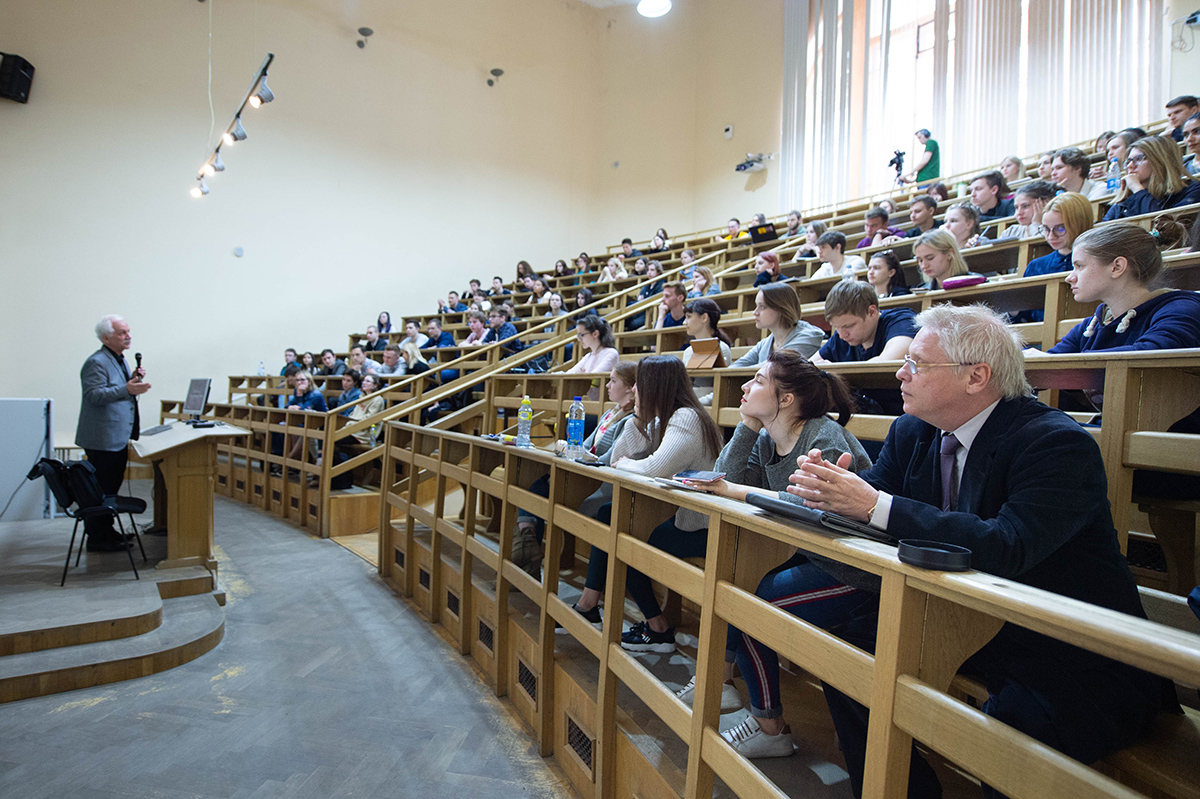 Студенты на лекции Александра МЯСНИКОВА в Политехническом университете 