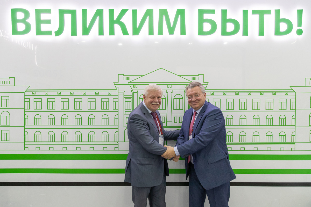 [Ректор и генеральный директор ПАО «МАК “Вымпел”» Сергей БОЕВ -