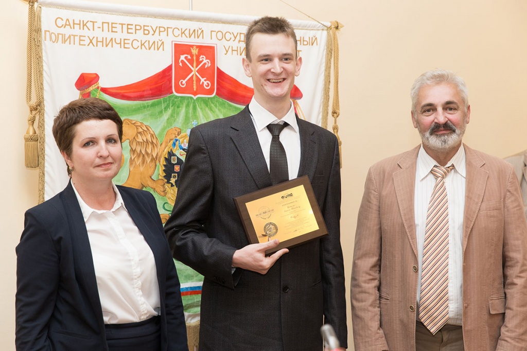 Вручение медали выпускнику кафедры МПУ ИПММ Вручение медали выпускнику кафедры МПУ ИПММ