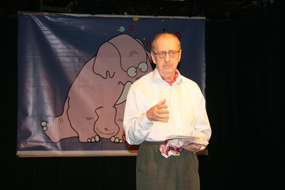 Александр Максимович Борщевский на традиционной церемонии закрытия 48-го театрального сезона «Семь слонов». 16 июня 2019 года 