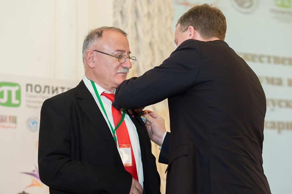 Председатель КНВШ А.С. Максимов вручил награду Франтишеку СВИТАЛЕ 
