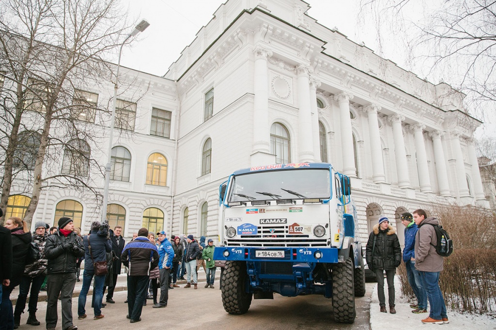 Появление спортивного грузовика на территории Политеха стало целым событием Появление спортивного грузовика на территории Политеха стало целым событием