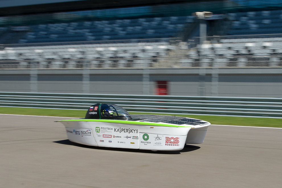 Солнцемобиль SOL презентовали на трассе Формулы 1 в Сочи 