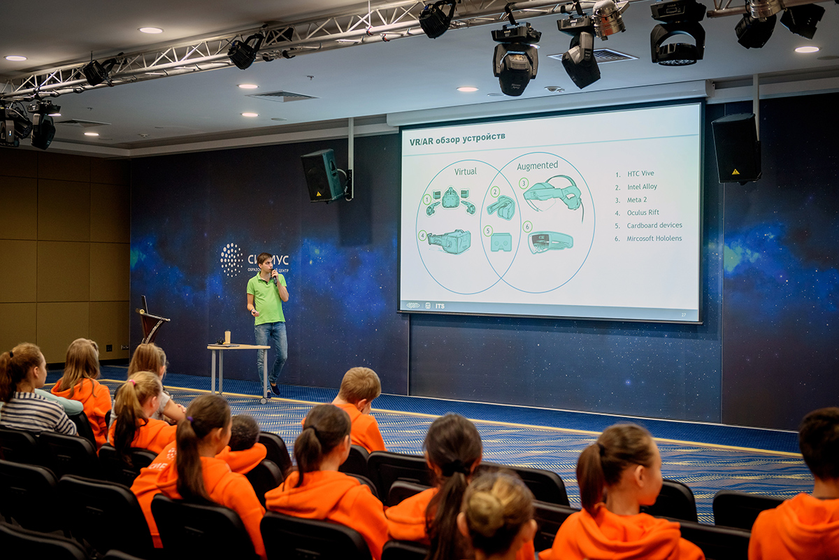 Даниил Савчук рассказал школьникам о виртуальной и дополненной реальностях