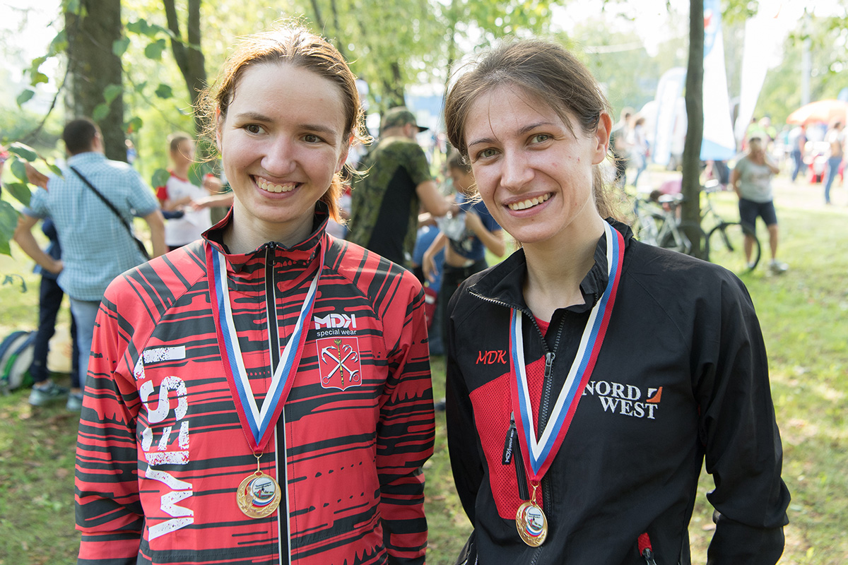Золотые медалистки Дарья Красильникова и Татьяна Бевза