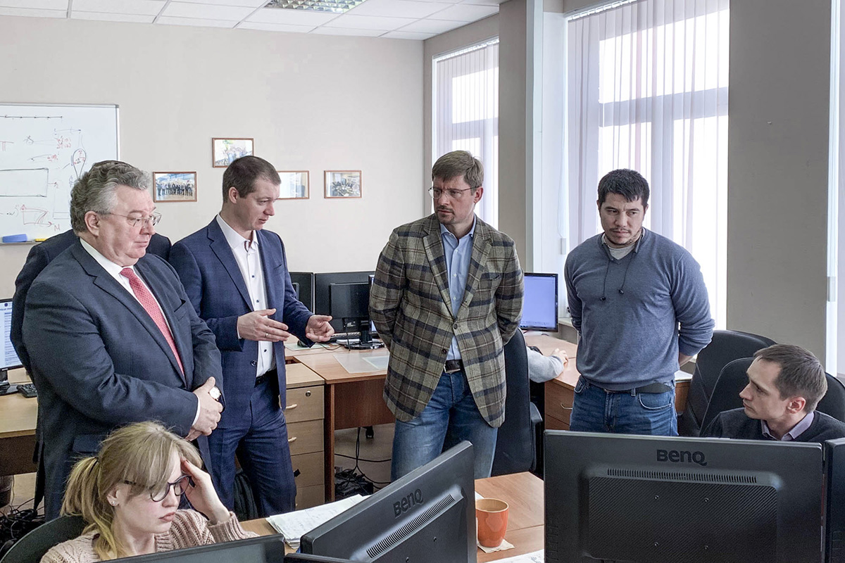 Олег КЛЯВИН рассказал о практико-ориентированной подготовке кадров, которая осуществляется на базе Инжинирингового центра 