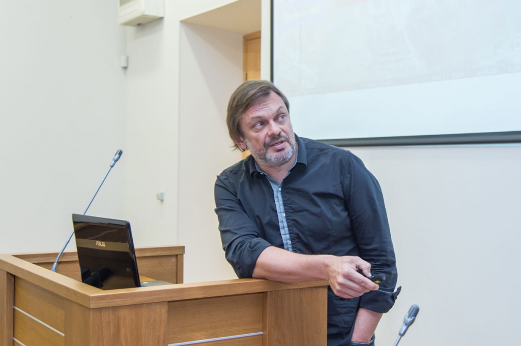 Сергей Викторович Нуждин выступил с докладом Окультуривание растений и геномная селекция