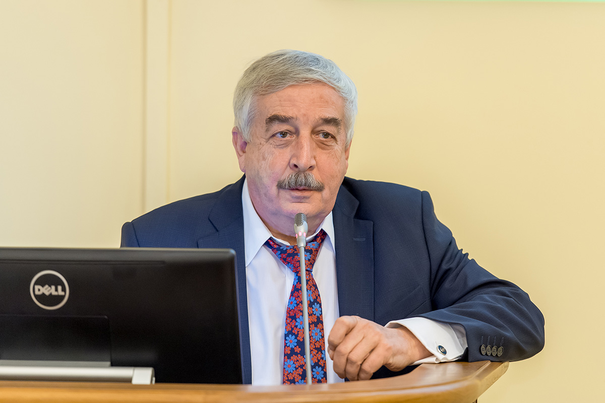 В.В. Глухов представил доклад об основных направлениях кадровой политики университета 