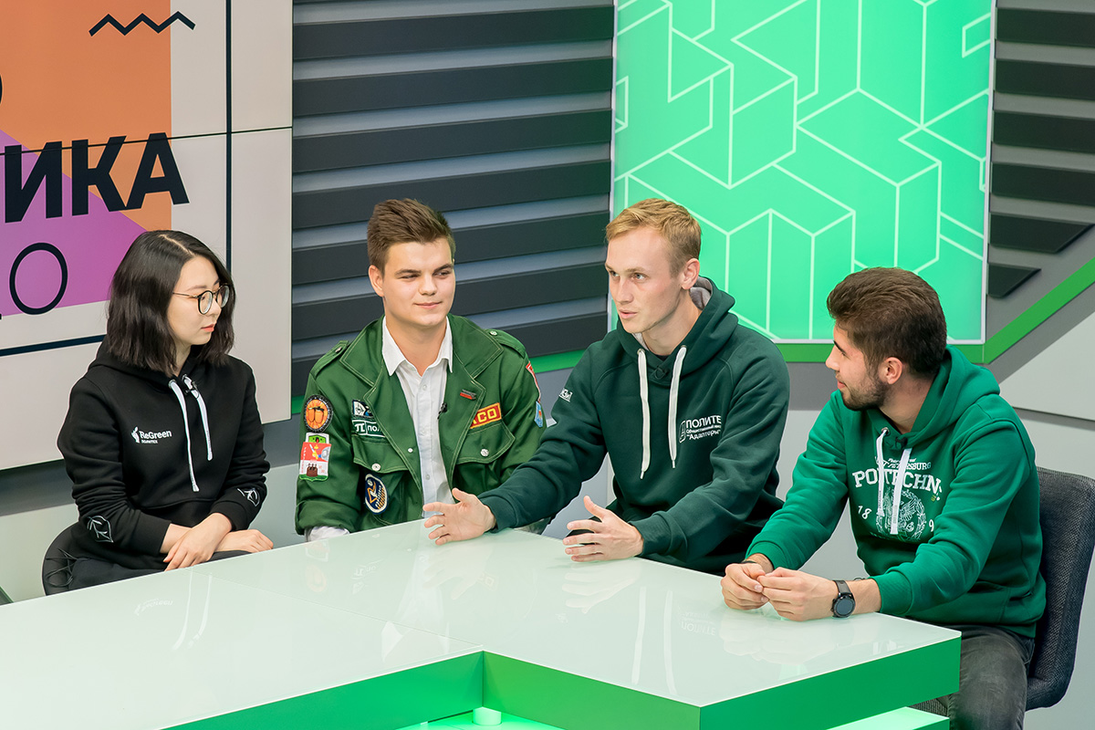 Алёна Хон, Василий Норченко, Павел Игнатьев и Алексей Костылев 