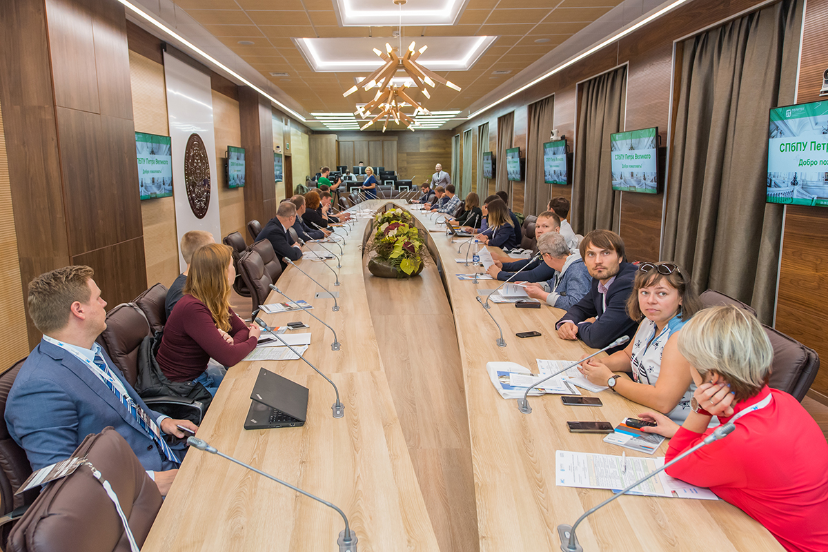 В СПбПУ собрались представители специализированных организаций, профильных институтов, испытательных центров, ведущих предприятий России 