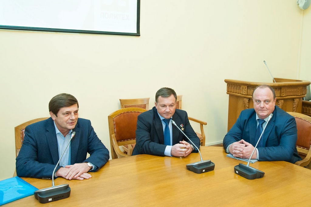 Слева направо проректор по научной деятельности О.Н. Остапенко_ начальник ЦПК имени Ю.А. Гагарина, летчик-космонавт, Герой России Ю.В. Лончаков_ заместитель начальника ЦПК по научной работе В.А. Сиволап Слева направо проректор по научной деятельности О.Н. Остапенко_ начальник ЦПК имени Ю.А. Гагарина, летчик-космонавт, Герой России Ю.В. Лончаков_ заместитель начальника ЦПК по научной работе В.А. Сиволап